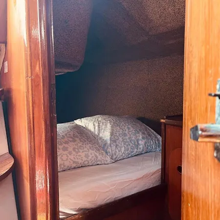 Úszó hotel Nortada Boat Escape
