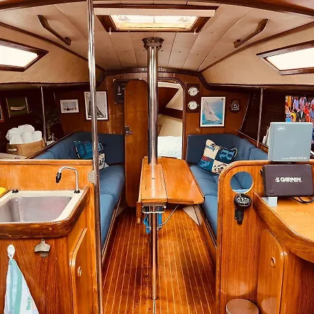 Botel Nortada Boat Escape