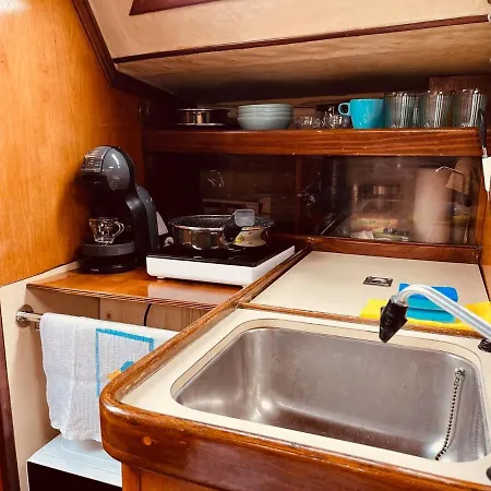 Nortada Boat Escape Hotel en barco Lisboa